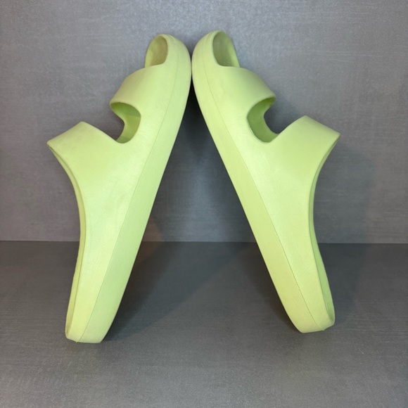Bombas | Friday Slides Shoes - Lime Green ; Womens 11 - Picture 3 of 7